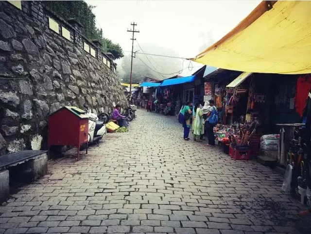 mall road in kasauli