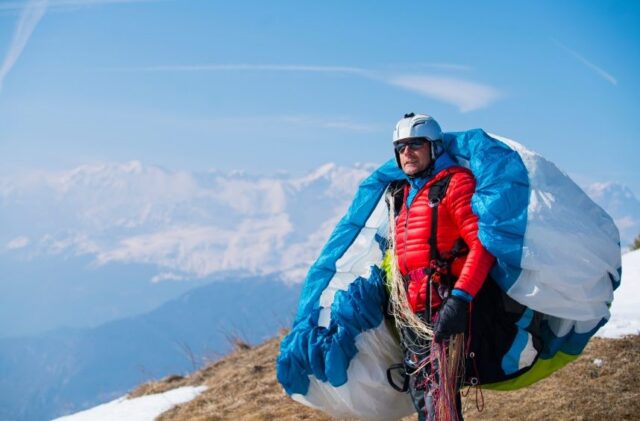 paragliding in kasauli