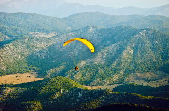 paragliding in kasauli